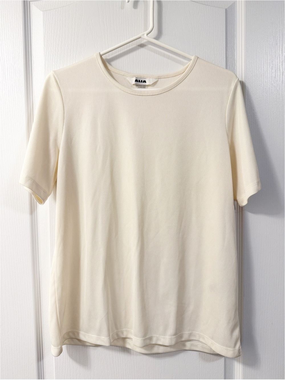 Alia Women’s Top Cream Ivory Ribbed Medium Business casual neutral minimalist